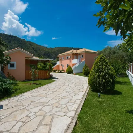 埃莱安娜一室公寓酒店 *